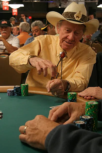 【EV扑克】WSOP金手链：德扑圈的“王冠”，还是“圈套”？