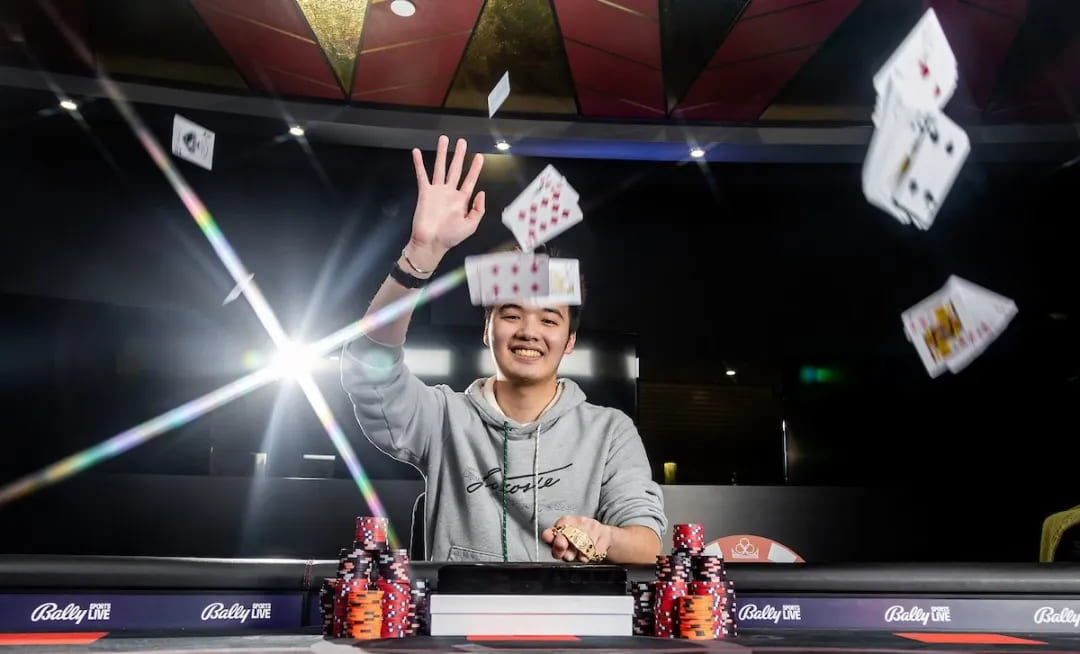【EV扑克】2025WSOP首位金手链得主诞生！23岁00后小伙斩获20W刀冠军奖励