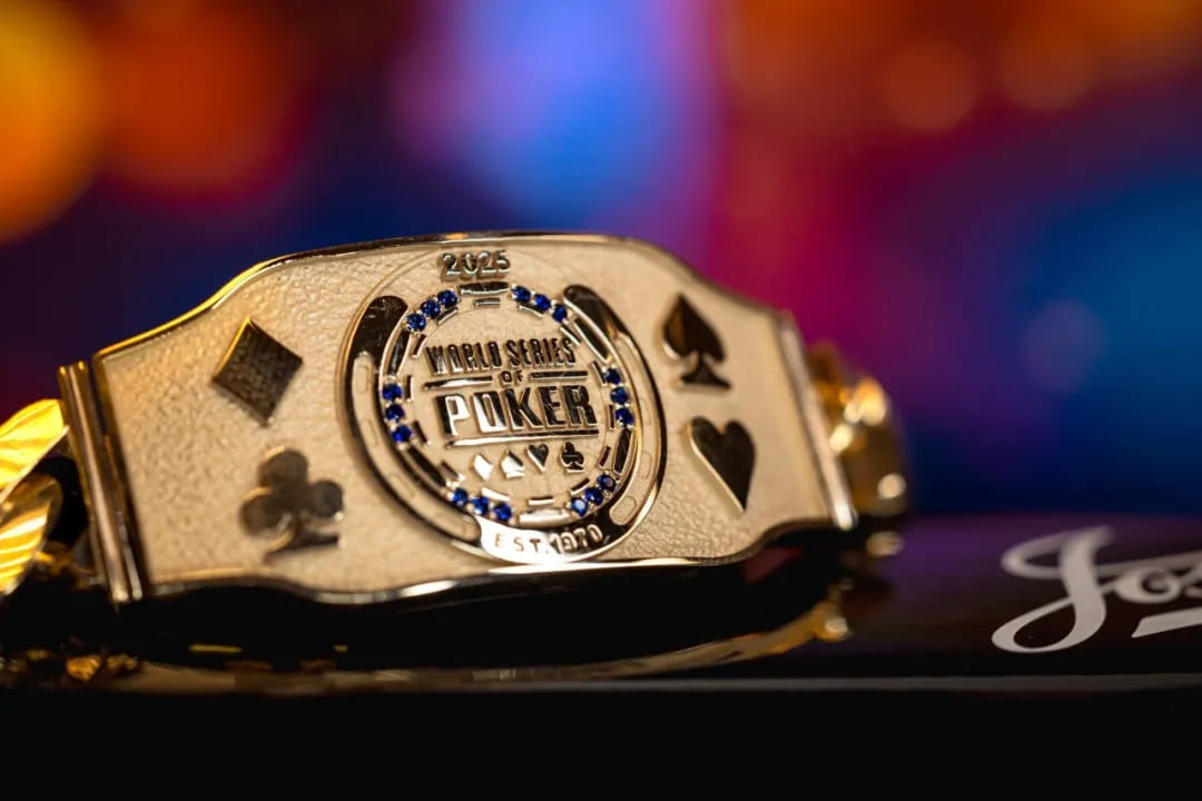 【EV扑克】2025WSOP首位金手链得主诞生！23岁00后小伙斩获20W刀冠军奖励