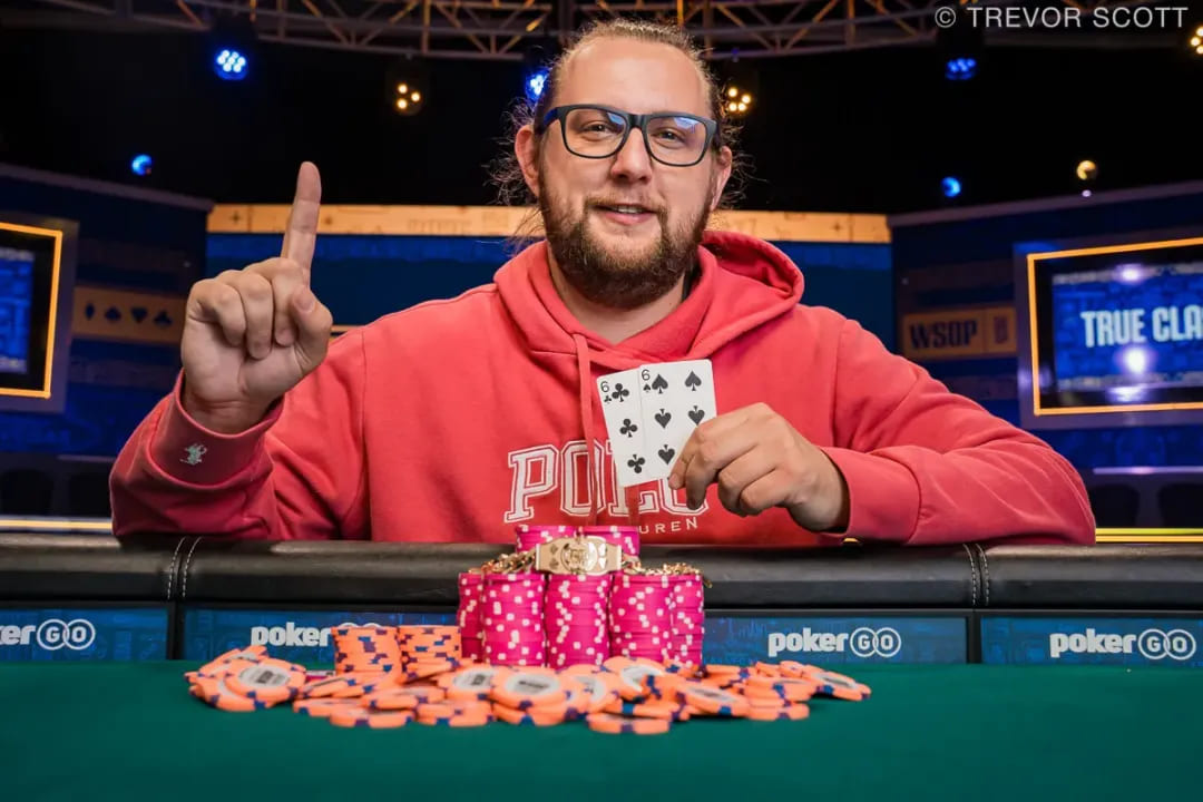 【EV扑克】2025WSOP | 国人Zhang Xinwen赛事34斩获季军，杨崇贤在50K豪客赛进入十强