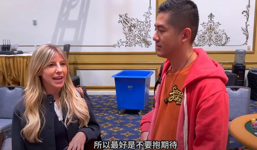 【EV扑克】直击罗曦湘金手链颁奖仪式！国歌奏响，Tony Lin余磊等人一同祝贺
