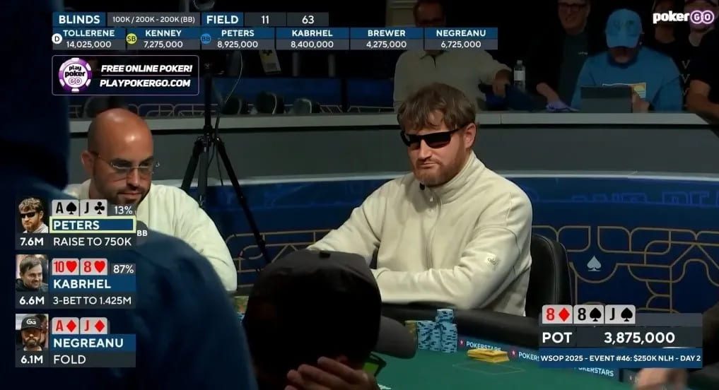 【APL扑克】WSOP年度最佳诈唬？250K豪客赛泡沫期，嘴炮哥把天三条弃了…