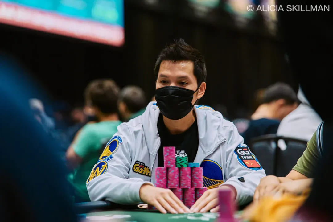 【EV扑克】2025WSOP | Wang Yilong以第二大记分牌携手Ren Lin进入68号赛事16强