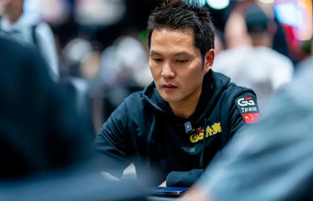 【EV扑克】WSOP主赛事Day2｜国人Xiaozhe Liu领军晋级，主赛事金手链辉煌亮相！