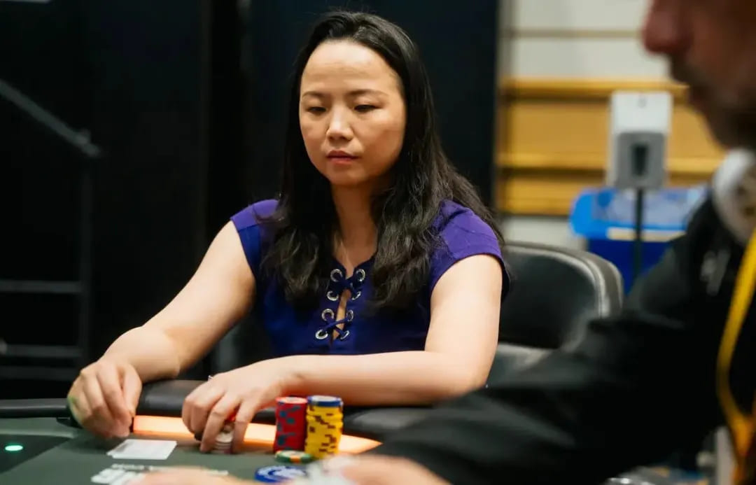 【EV扑克】WSOP主赛事Day2｜国人Xiaozhe Liu领军晋级，主赛事金手链辉煌亮相！