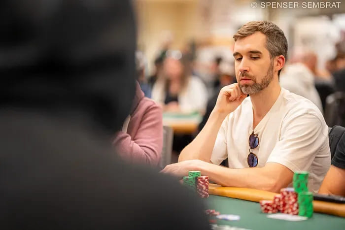 【EV扑克】两手牌输光600万筹码！从领跑到出局只用了20分钟 | WSOP主赛惊天反转