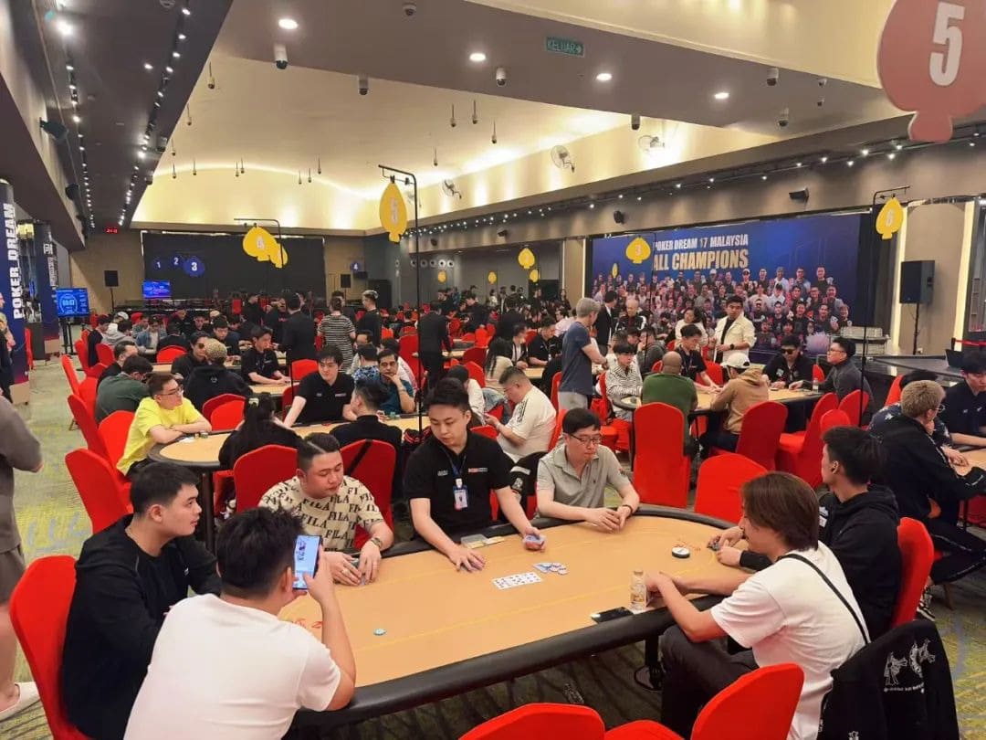 【EV扑克】PD18吉隆坡 | 神秘赏金深筹赛56人晋级决赛 中国选手表现亮眼！两名国人选手相继拿下边赛冠军