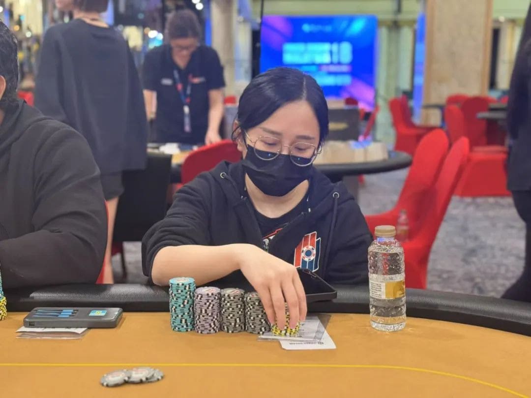 【EV扑克】PD18吉隆坡 | 神秘赏金深筹赛56人晋级决赛 中国选手表现亮眼！两名国人选手相继拿下边赛冠军