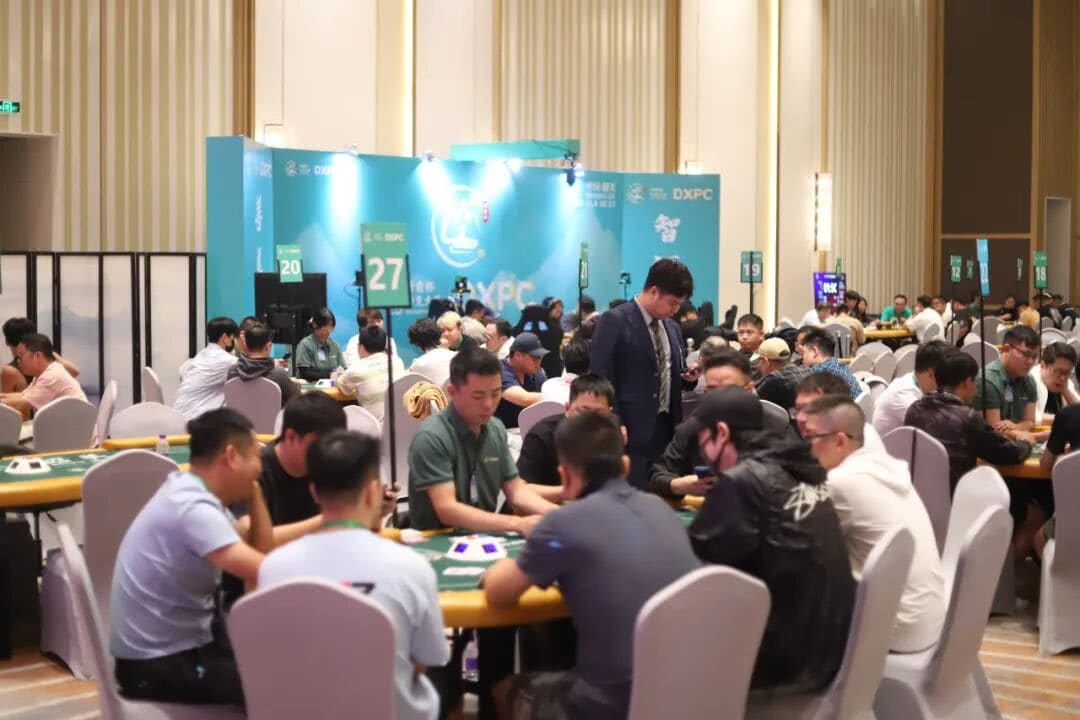 【EV扑克】DXPC丹霞杯 | 最终之战今日引爆！首届丹霞杯主赛Day1共301人，77人晋级Day2，李非泽和白晋荣分获C/D组CL