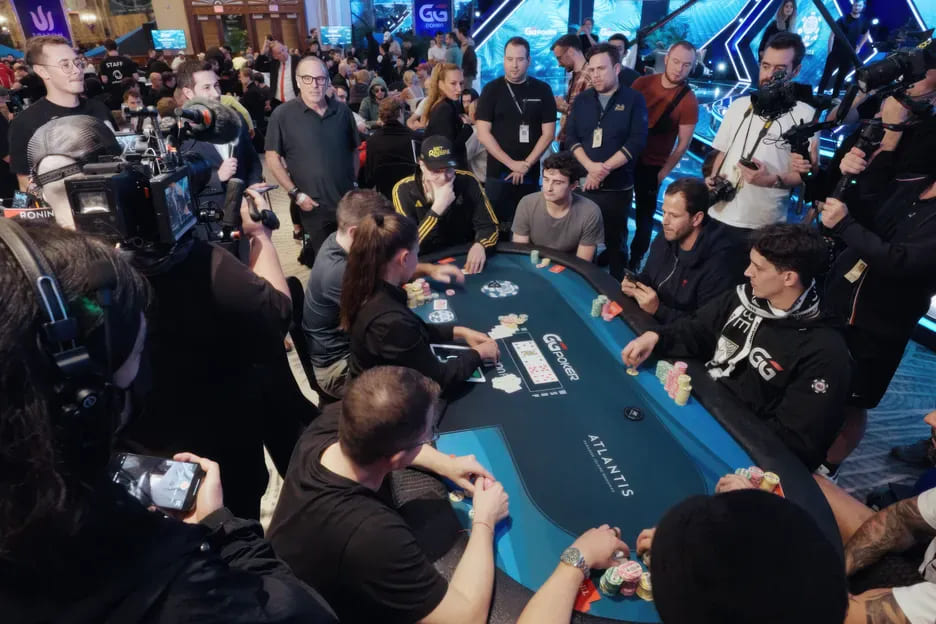 【EV扑克】Liv Boeree 惊喜亮相,Phil Hellmuth 泡沫期出局,《No Limit》新集揭幕扑克盛宴背后故事