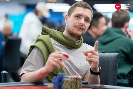 【EV扑克】2025APT冠军赛|Natural8杯冠军赛决赛桌诞生!荷兰Rob Hollink占据榜首!