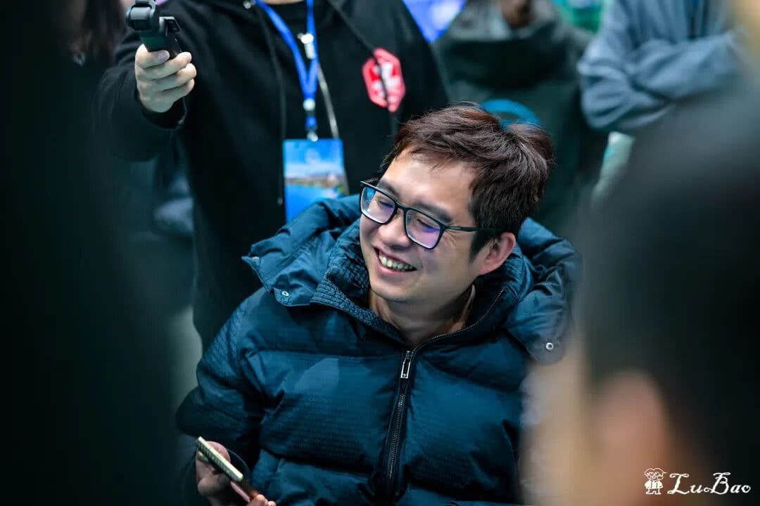 【EV扑克】泡沫同步一小时,AA遇天顺撞开55人奖励圈大门!张杰284万领衔11人开启明日大决战!