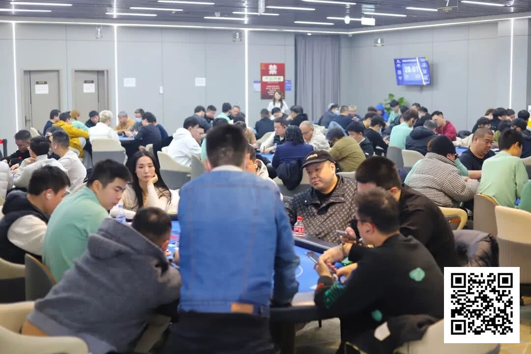 【EV扑克】长沙阳光月赛首日 | 当扑克月赛遇上圣诞季，冬日点燃牌手热情！DAY1A组共320人次参赛，刘欢领衔39人晋级下一轮