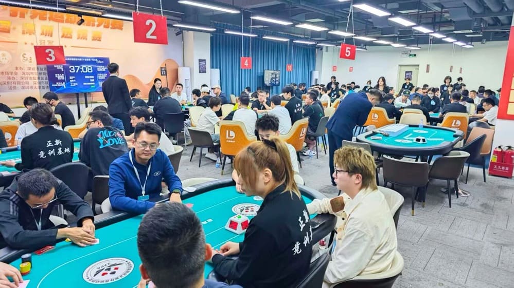 【EV扑克】第一届山海杯鲲鹏系列赛|主赛A组吸引163人次参赛30人晋级,李磊积累39.2万计分牌再度登顶CL位置!美女陈小小加冕开幕赛女王宝冠!