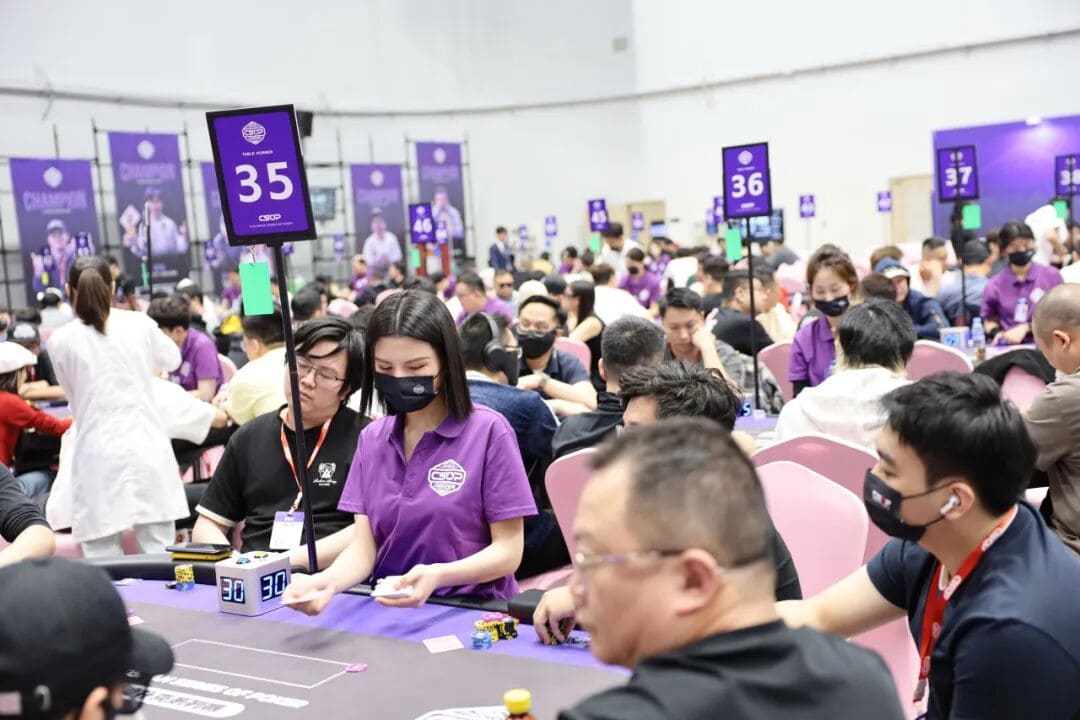 【EV扑克】CSOPⅡ潮汕扑克系列赛:主赛B组火热开战,潘枫领衔104人晋级