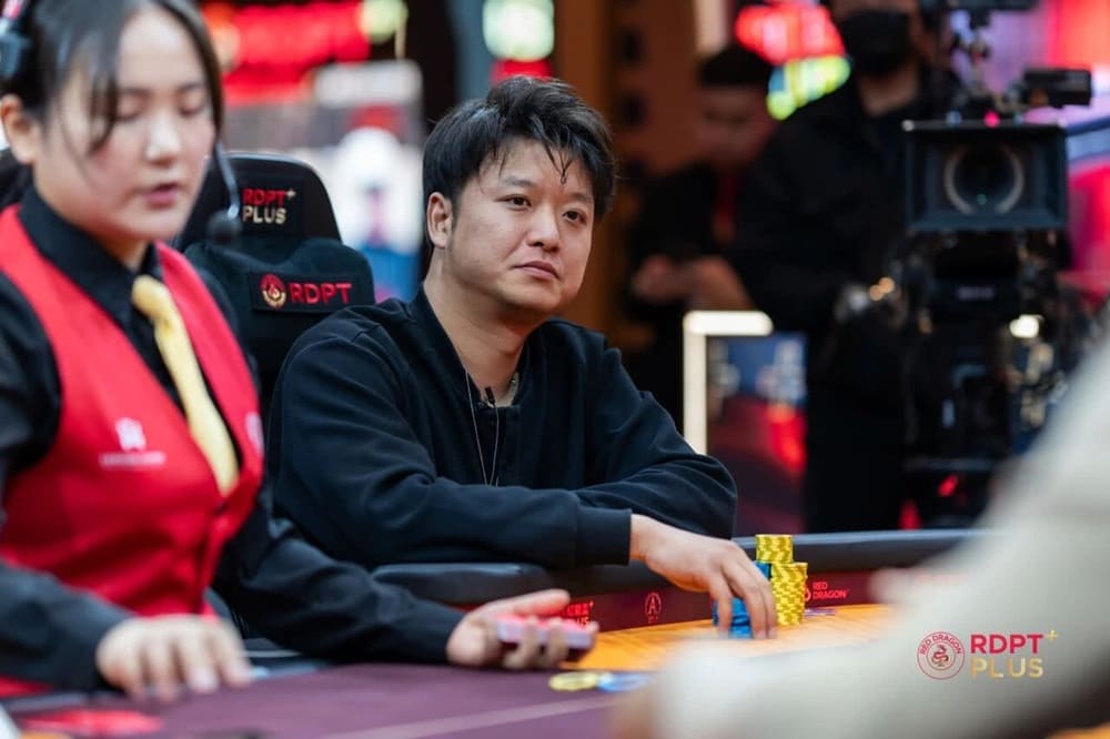 【EV扑克】2026红龙杯PLUS战报｜蔡建侹逆袭夺青龙杯PLUS冠军！成就双冠王，俞翔宇三冠加冕