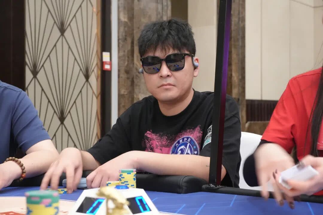 【EV扑克】GAKC皇冠杯廊坊站|高能炸场!主赛半决赛162人角逐,17人晋级决赛,包喜豪3815000记分牌成为CL