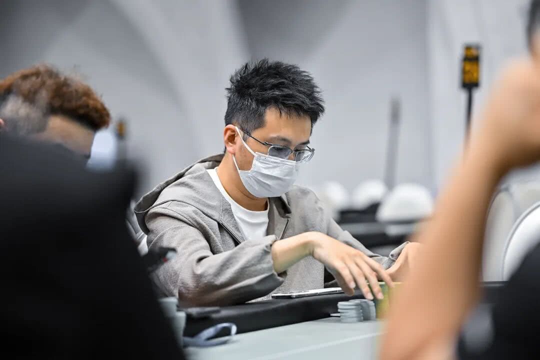 【EV扑克】SWPT·广安站 | 鏖战一昼夜，徐正珂加冕SWPT主赛冠军：从10个BB到冠军的传奇之路